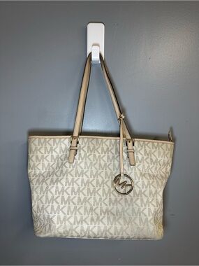 Michael Kors Jet Set Cream Logo Tote Bag gold hard wear